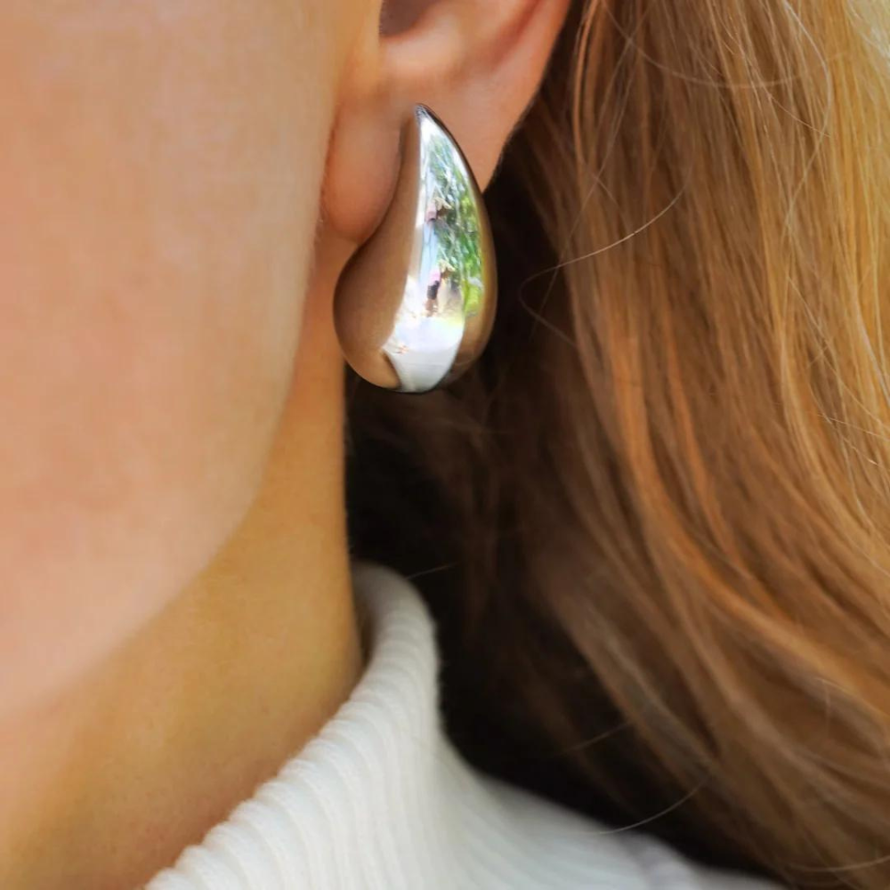Teardrop earring detail