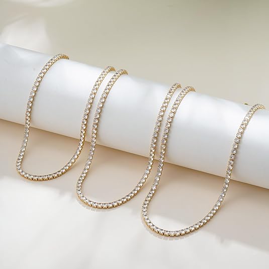 Tennis necklace clasp detail