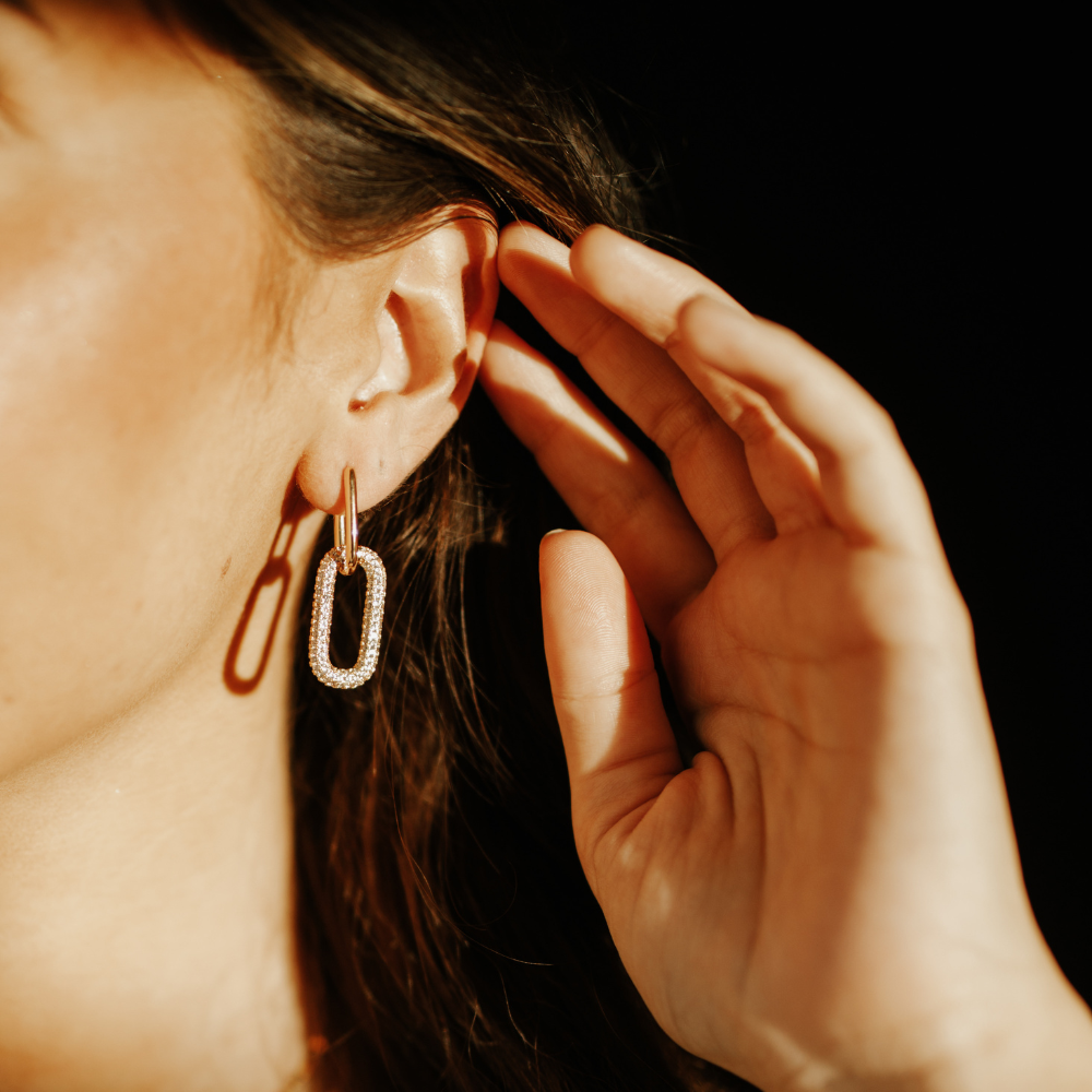 Link drop earring detail