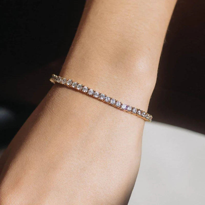 Slim tennis bracelet styled