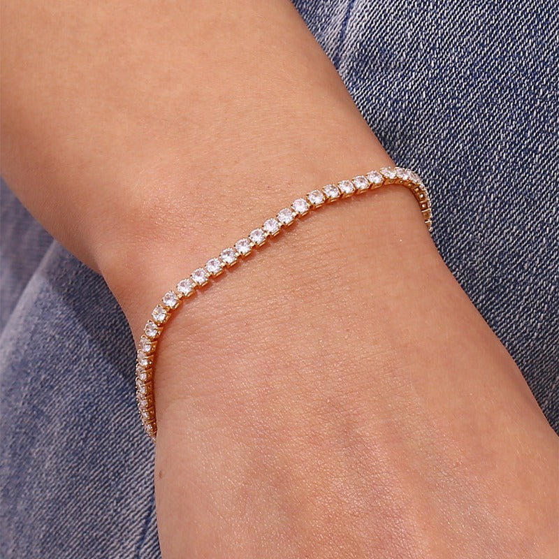 Tennis bracelet stone detail